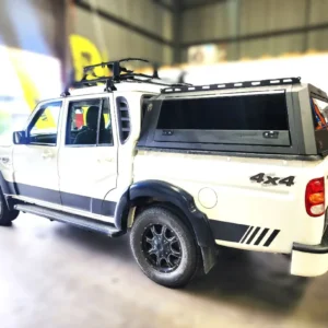 Mahindra Pik-Up Canopy – Solid Side Glass Tub Canopy